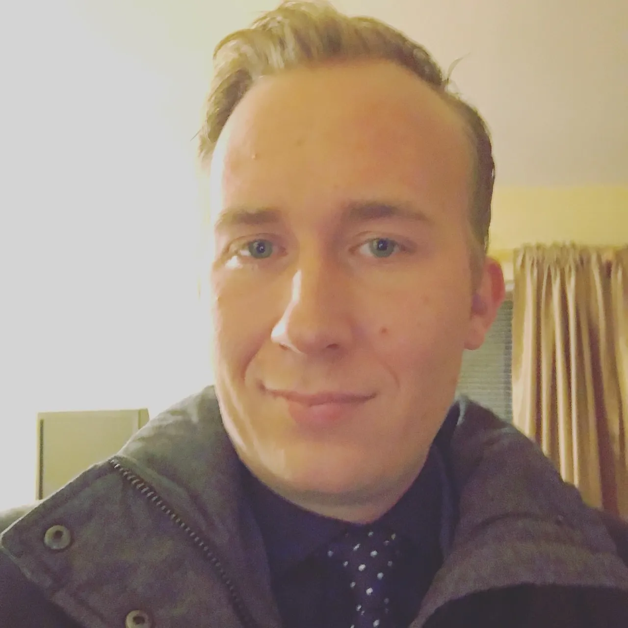 Hotel room selfie from the Chicago URTAs trip in 2017.